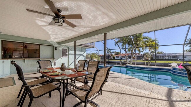 Building Photo - 830 Coronado Dr