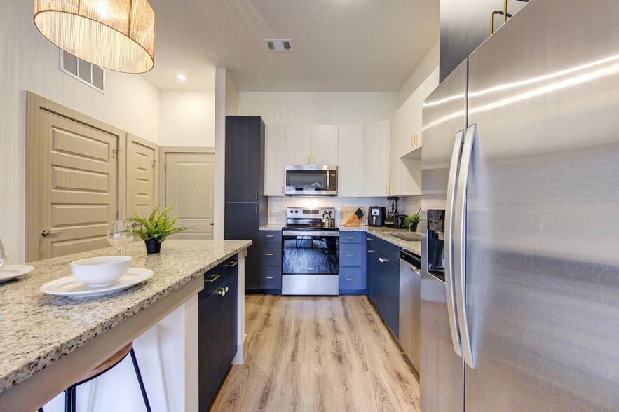 Building Photo - 18210 Park Row Blvd