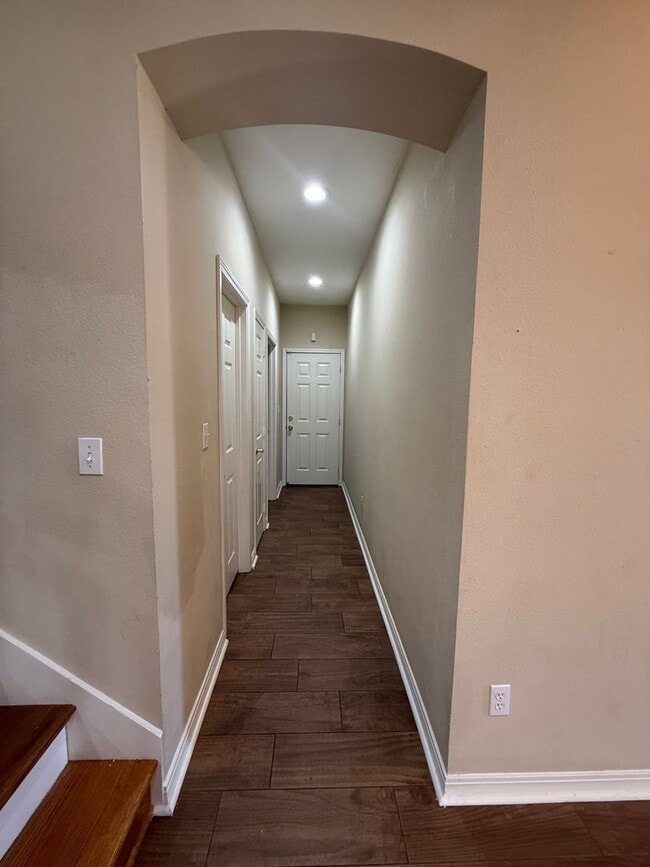 Building Photo - 139 Hallette Dr