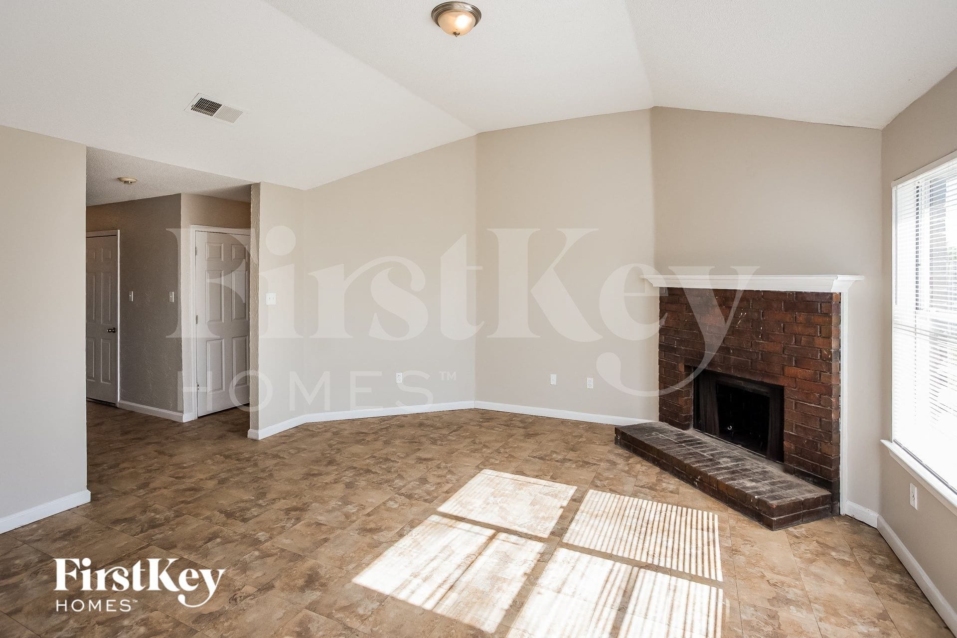 Building Photo - 4668 Amanda Oaks Cir S