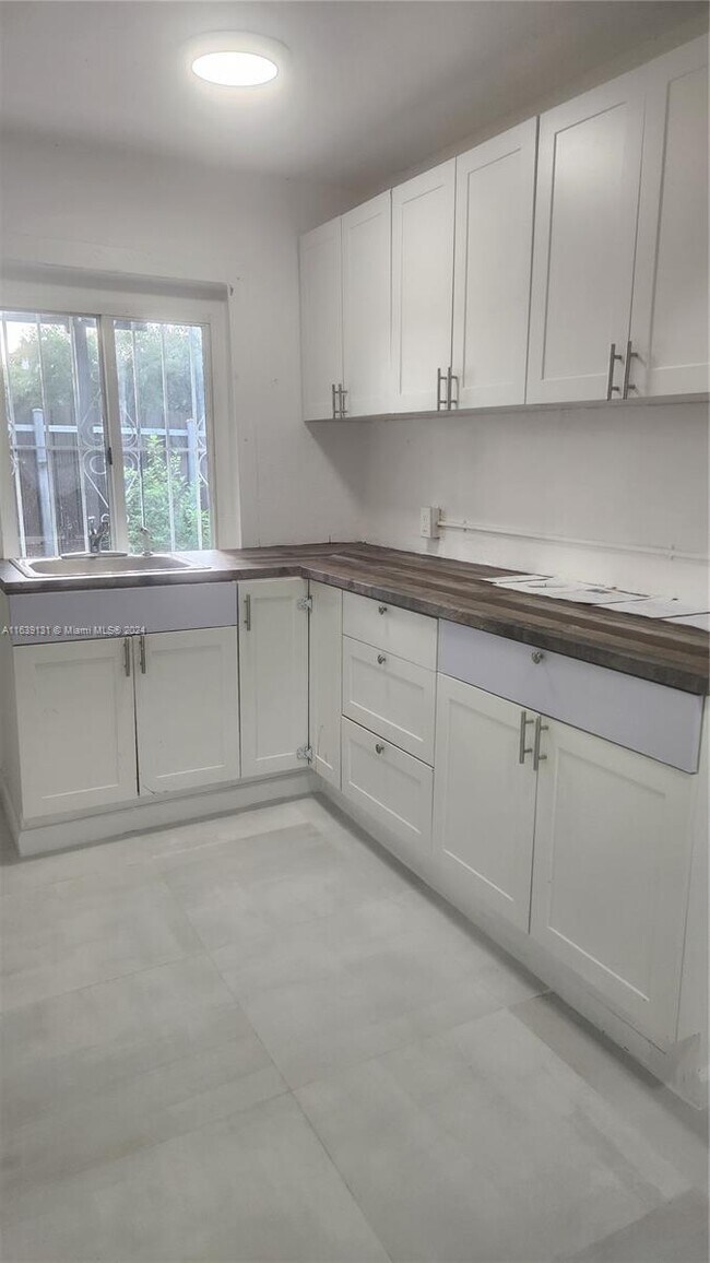 Building Photo - 1049 NW 95th St