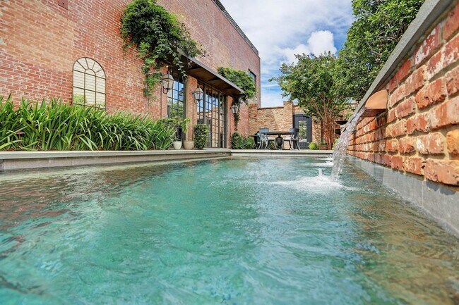 Building Photo - 808 Coronado St