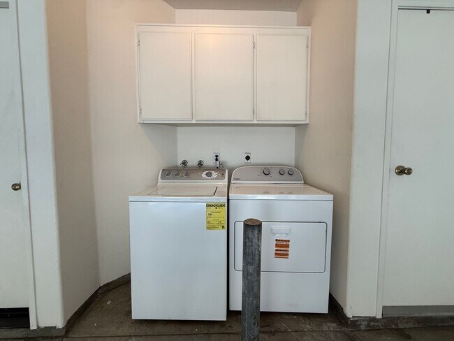 Building Photo - SD: Spacious 2BD/2.5BA Townhome in Sabre Springs with Private Backyard, 2-Car Garage & In-Unit La...