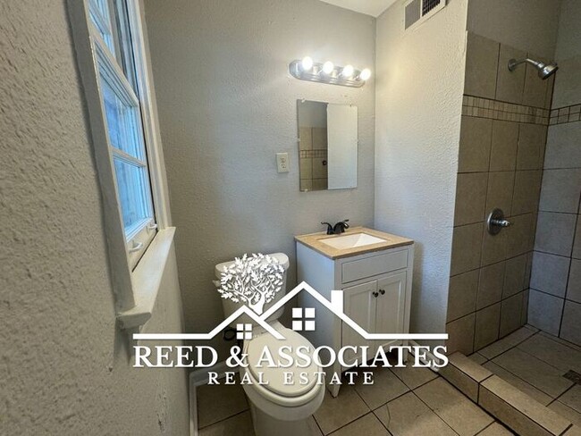 Building Photo - 4 Bedroom in Shelby Forest- Frayser