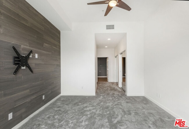 Building Photo - 1045 Manzanita St