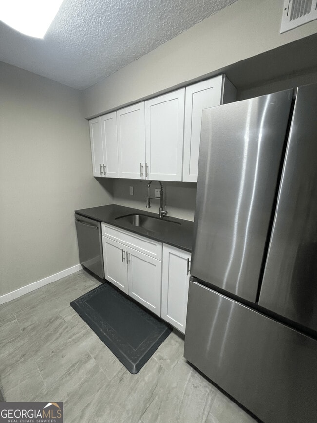 Building Photo - 2014 Huntingdon Chase