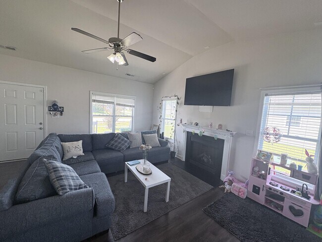 Building Photo - 174 Moonstone Ct