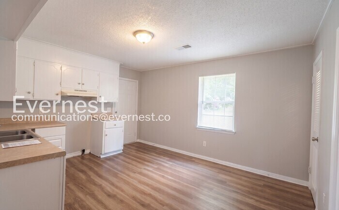 Building Photo - 1216 Woodland Ave SW