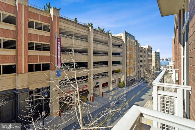 Building Photo - 157 Fleet St