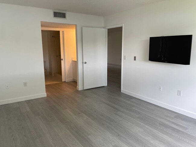 Building Photo - 13700 SW 11th St