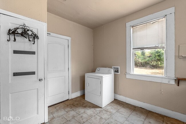 Building Photo - Charming Remodeled Home in the Heart of Shreveport!