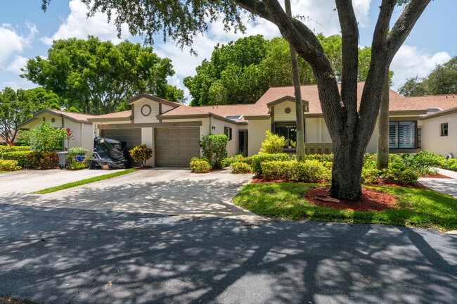 Building Photo - 18615 Breezy Palm Way