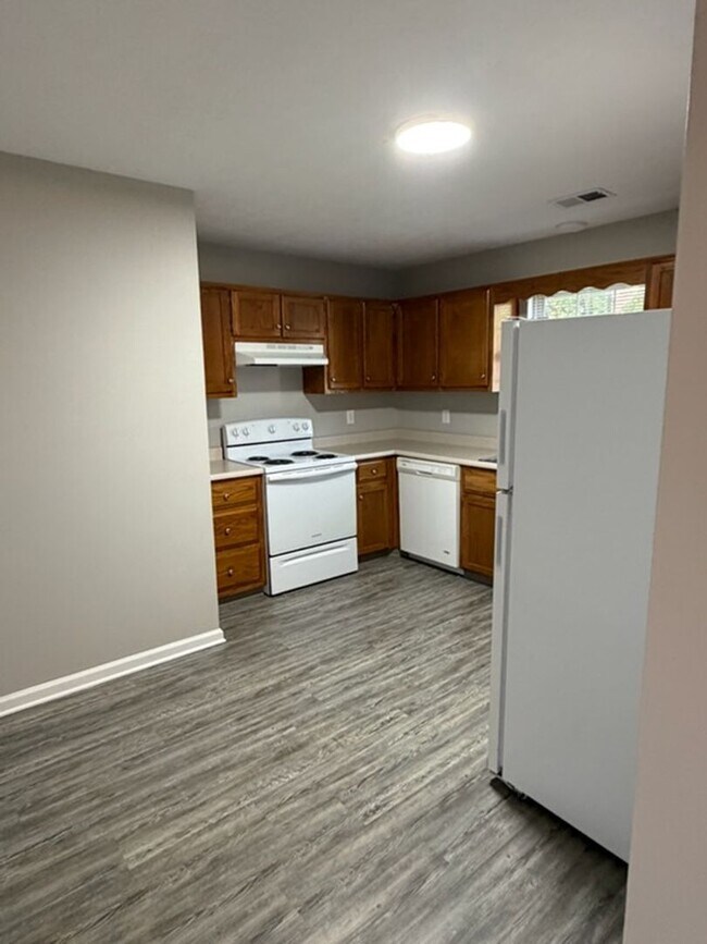 Building Photo - 207 Aqueduct Dr