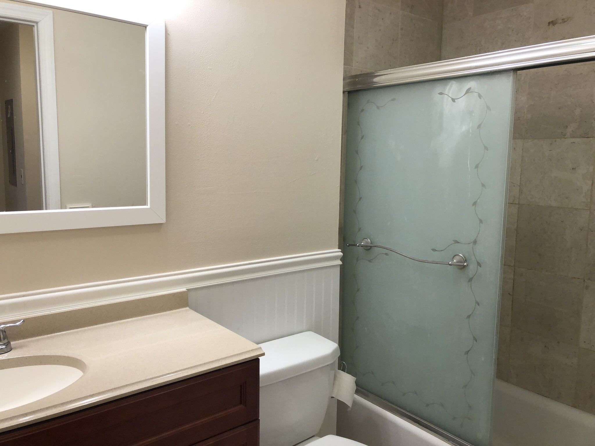 Full Modern Bath - 13 Presidential Dr