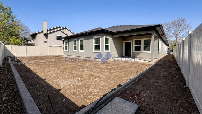 Building Photo - Brand New Duplex in Meridian!