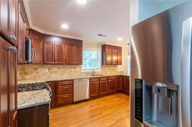 Building Photo - 3014 Skyland Dr NE