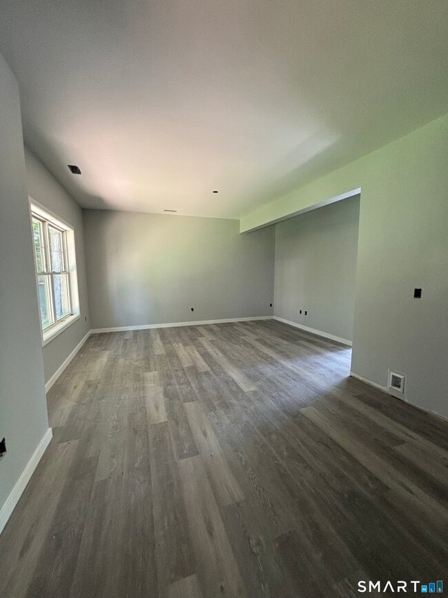 Building Photo - 9 Putnam Park Rd