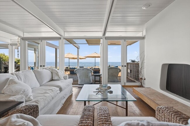 Building Photo - 5432 Rincon Beach Park Dr
