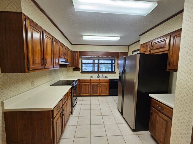 Building Photo - Peaceful, Entertainer's Dream on the Waterfront in Beautiful Donalson Point!