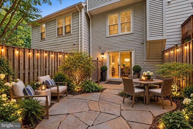 Building Photo - 15067 Maple Glen Ct
