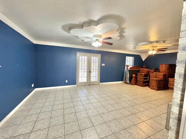 Building Photo - 210 Leon Ave