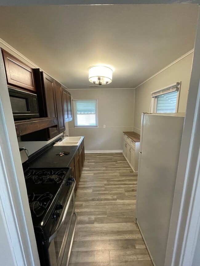 Primary Photo - PRICE DROP & $200 OFF SECOND MONTHS RENT I...