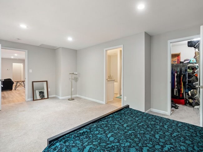 Building Photo - Nature Lovers 3 Bed 2 Bath Chapel Hill Ranch Available early August