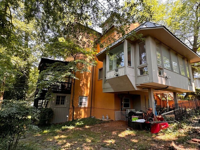 Building Photo - 29 University Cir
