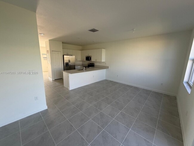 Building Photo - 2732 SE 26th Ave