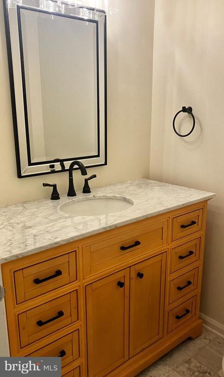 Building Photo - 560 Foxwood Ln