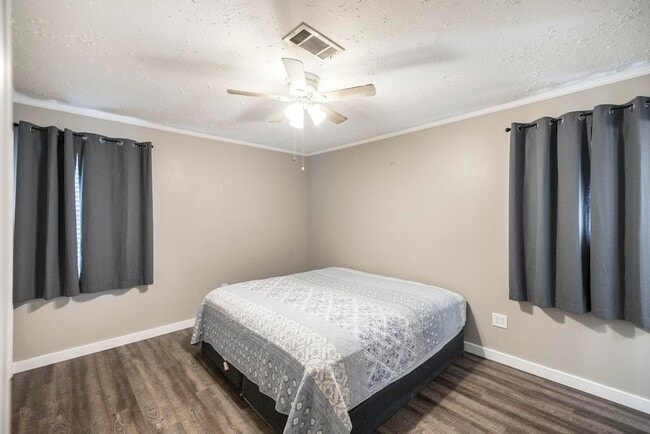 Building Photo - 609 Forest Lake Dr