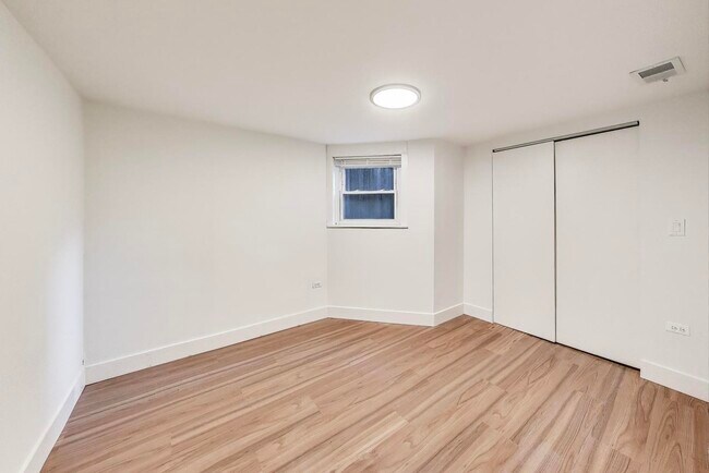 Building Photo - 2704 N Sacramento Ave