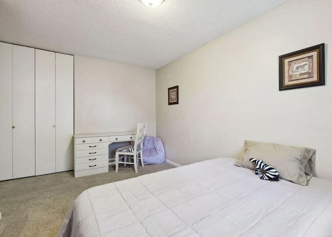 Building Photo - Charming & Spacious 3-Bedroom Home for Rent in Shakopee