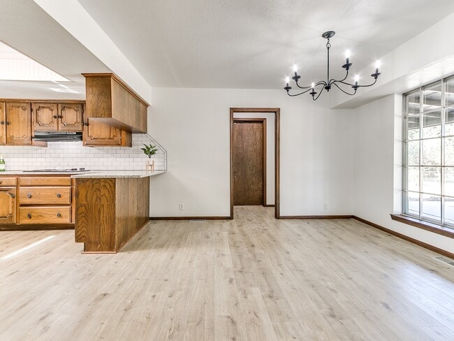 Building Photo - Clador