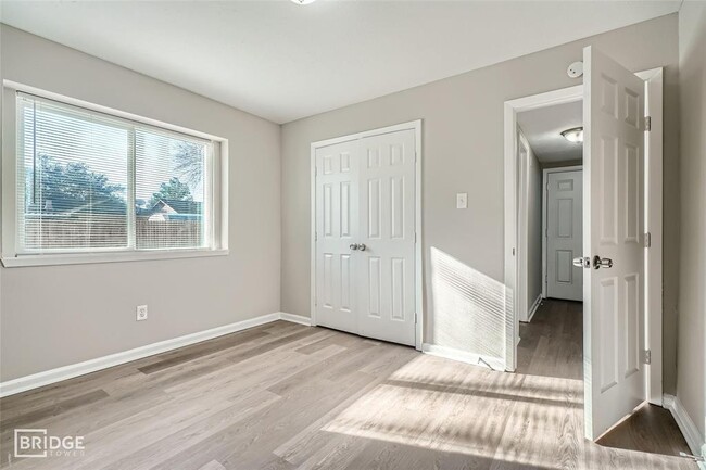 Building Photo - 2801 Custer Dr