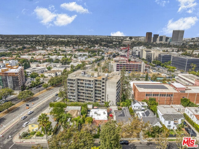 Building Photo - 1051 S Stanley Ave