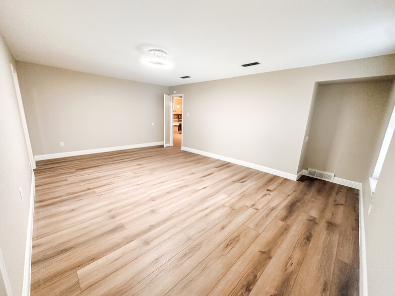 Building Photo - 5712 73rd St