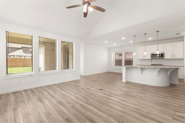 Building Photo - 13005 Blue Flora Dr