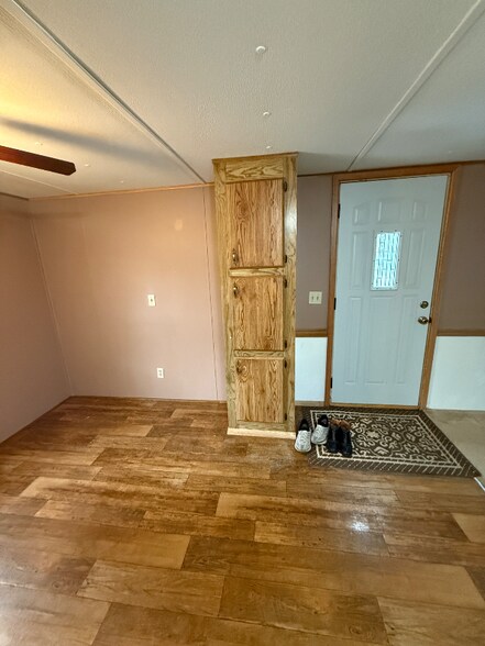 Building Photo - 10530 E Sidney Rd