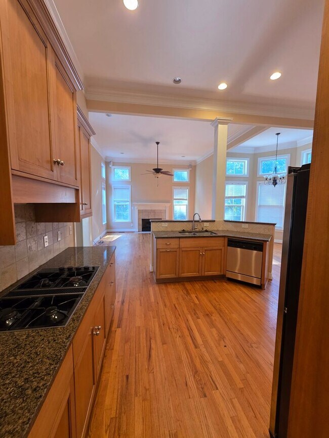 Building Photo - 306 Lochleven Ct