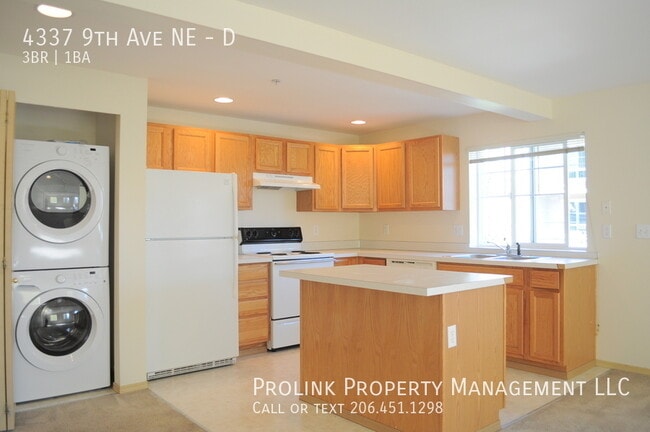 Building Photo - 4337 9th Ave NE