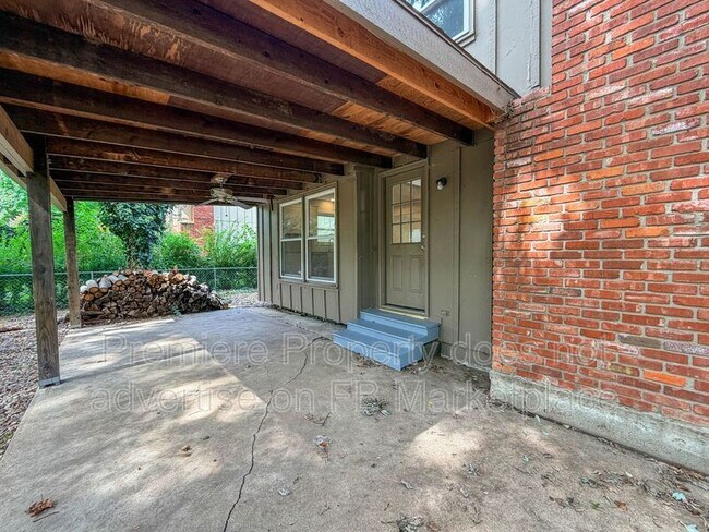 Building Photo - 10727 W 101st Terrace
