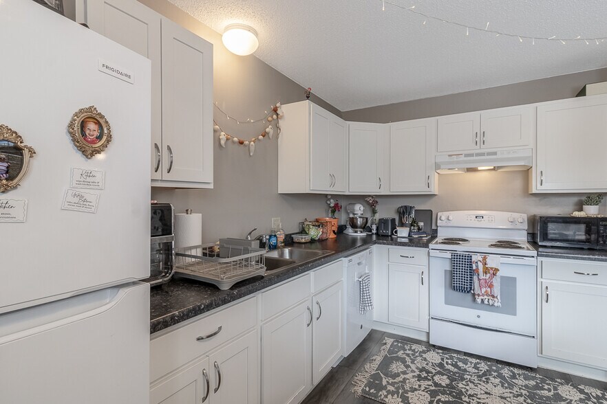 Building Photo - 202 Balcerzak Dr