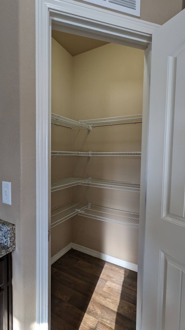 Building Photo - LARGE TWO STORY 3 BED/2.5 BATH W/3 CAR GAR...