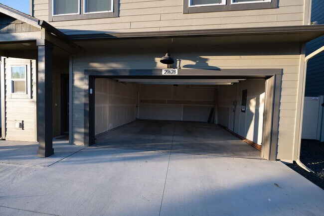 Building Photo - Meadow Loop