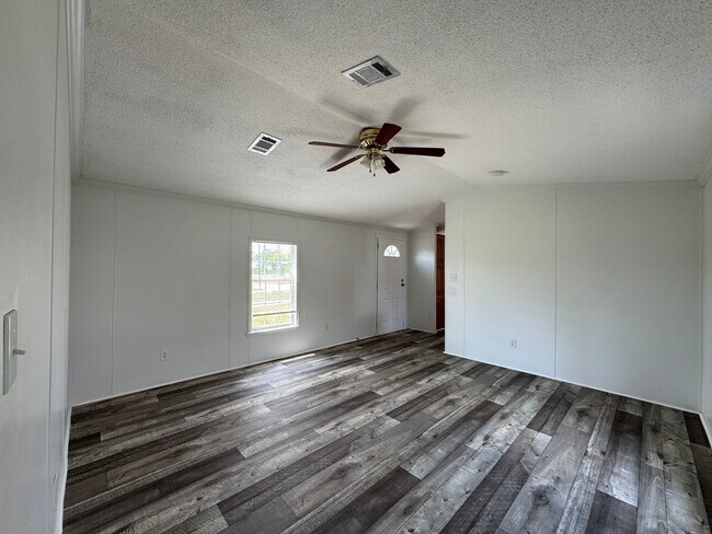 Building Photo - 16206 Wood Dr