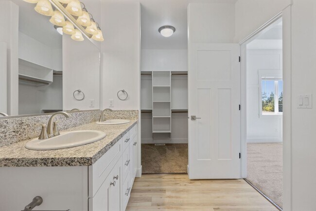 Building Photo - MODERN 3 BED 2.5 BATH TOWNHOME IN SAINT ANTHONY