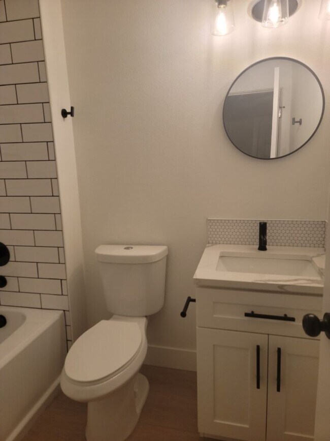 Building Photo - Brand New 4 Bed 3 Bath Modern Farmhouse St...
