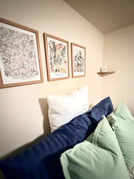 Building Photo - 701 Cedar St