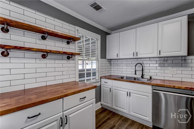 Building Photo - 414 E 58th St
